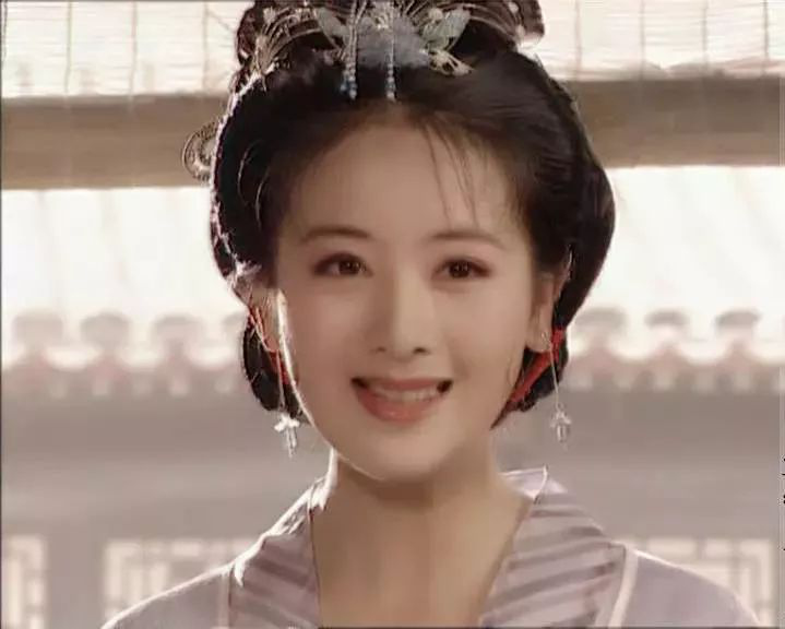 com 李玉湖(黄奕饰)和杜冰雁(小李琳饰 小李琳的外形与气质都美到了