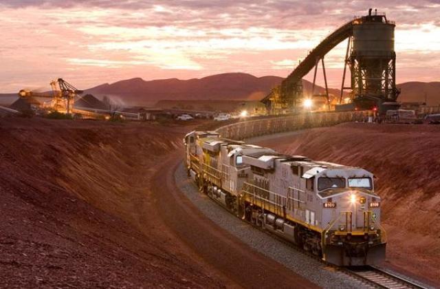 7亿吨铁矿石不要了，澳大利亚支柱产业遭致命一击，年损失3000亿