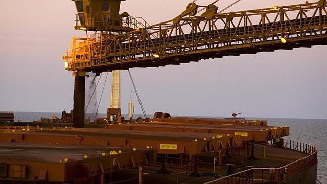 7亿吨铁矿石不要了，澳大利亚支柱产业遭致命一击，年损失3000亿