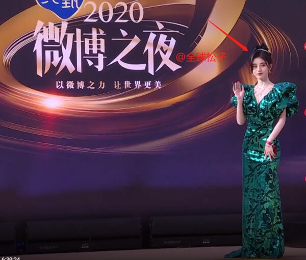 6park Com 鞠婧祎穿泡泡袖礼服亮相活动 身材比例被吐槽像 红皇后 6park Com 鞠婧祎穿泡泡袖礼服亮相活动 身材比例被吐槽像 红皇后