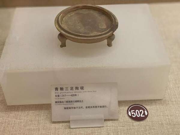 中国名砚《莲花砚》6寸高档黑龙尾天然原石带盖